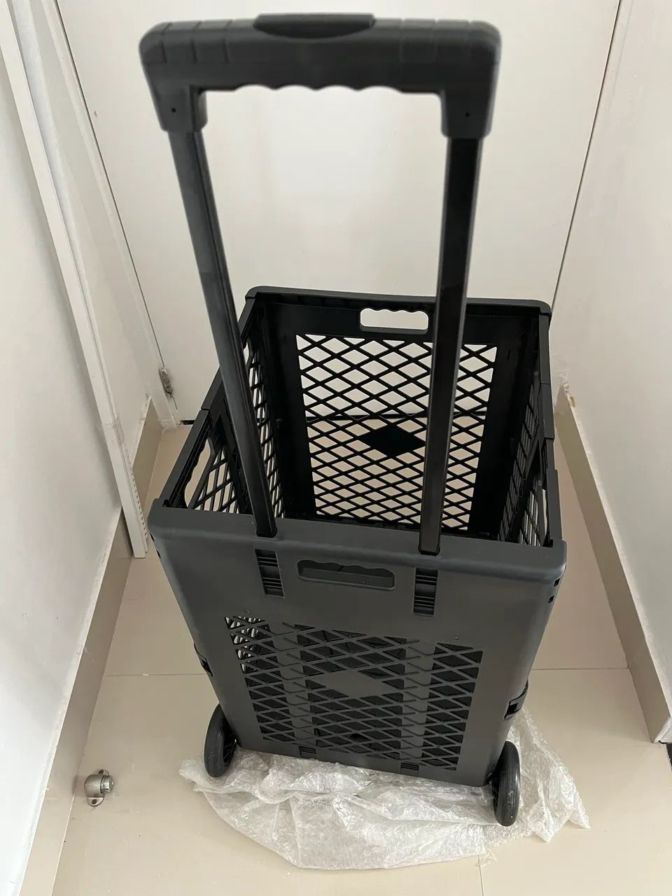 Carrinho de feira compras dobrável com 4 rodinhas 25kg 60l - Foto 4