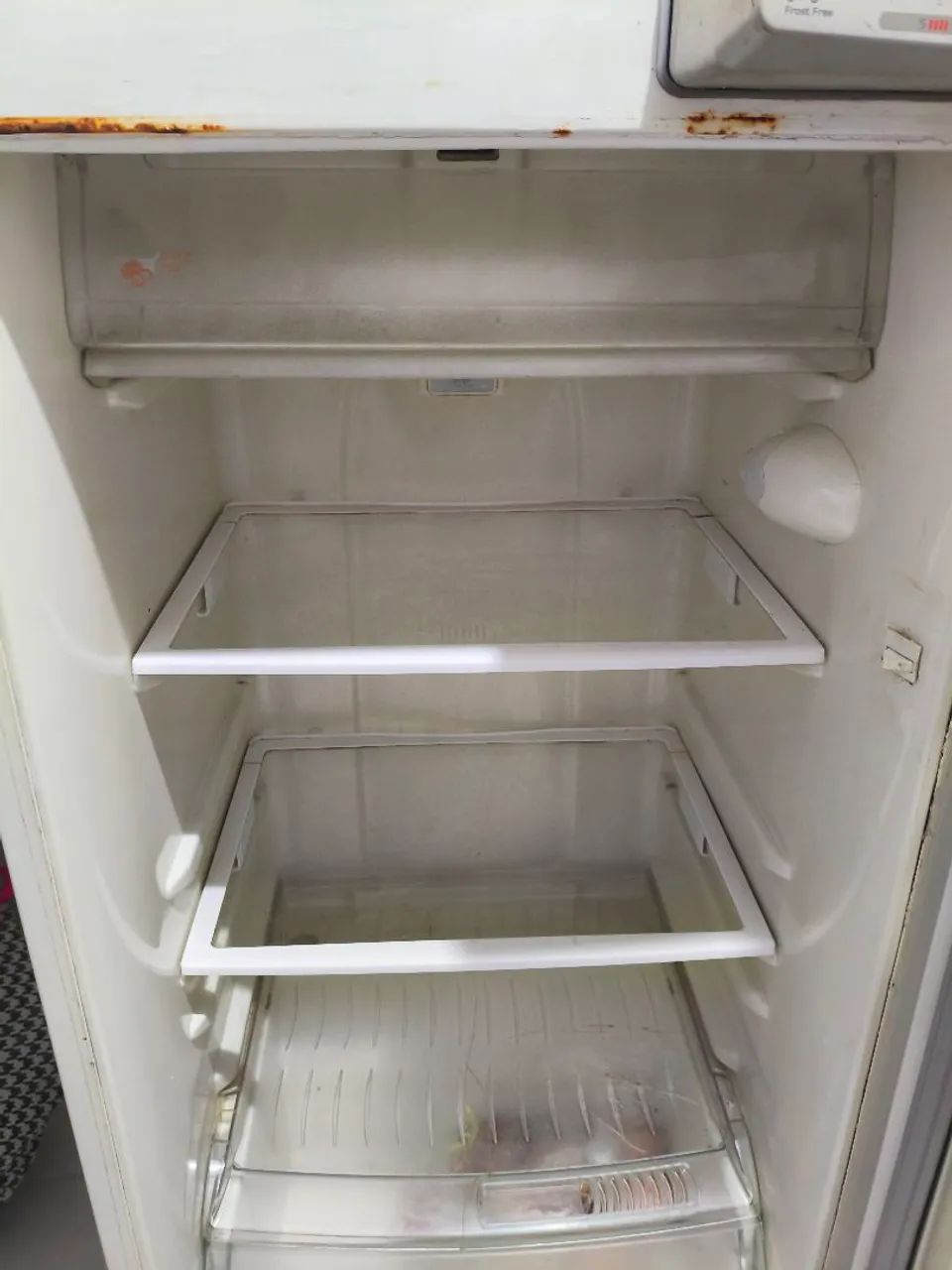 Vende-se geladeira com defeito  - Foto 5