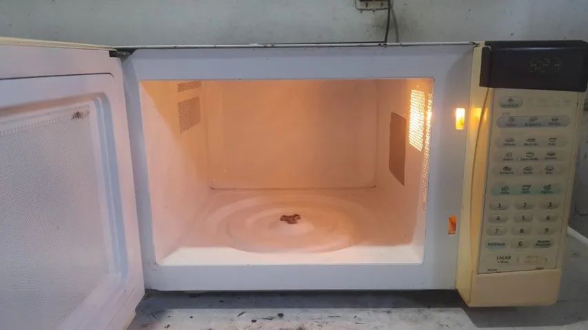 microondas electrolux 28 litros funcionando perfeitamente - Foto 4