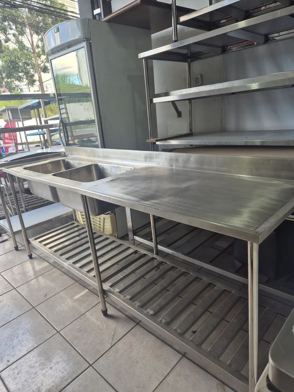 MESA INOX 304 COM PANELEIRO GRADEADO  - Foto 2