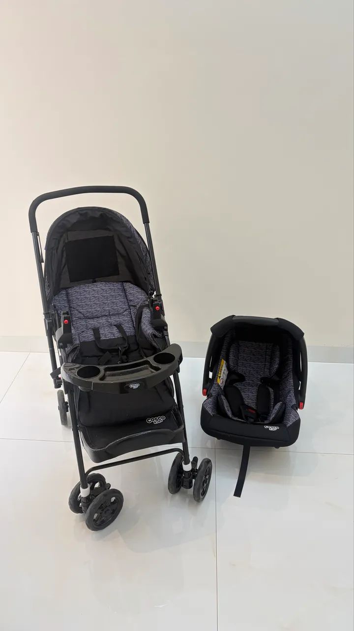 Carrinho de bebe com bebê conforto 
