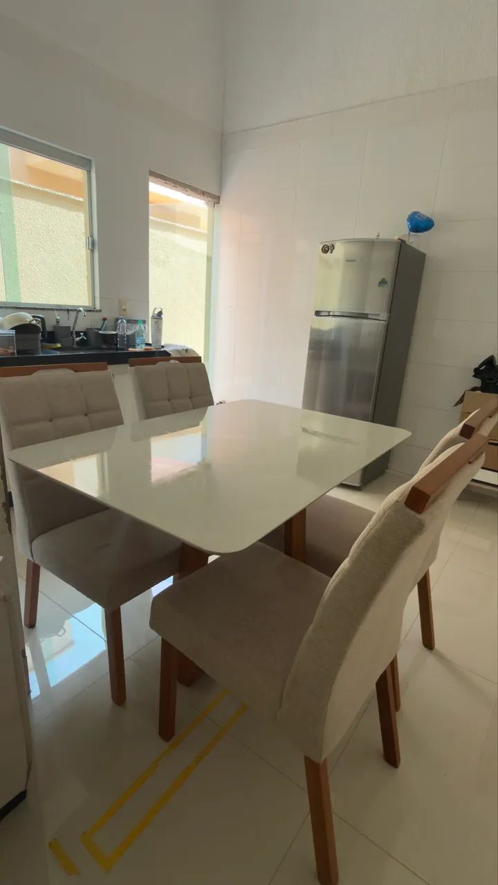 MESA COM 4 CADEIRAS! R$1100,00 - Foto 2