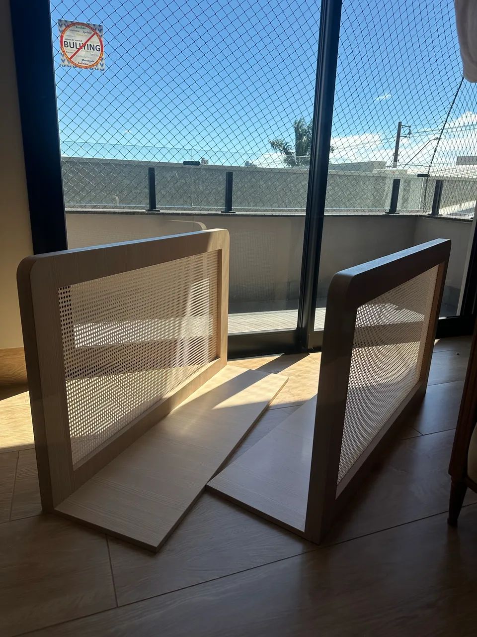 Grade de proteção para cama bilateral - madeira e tela perfurada sofisticada  - Foto 3