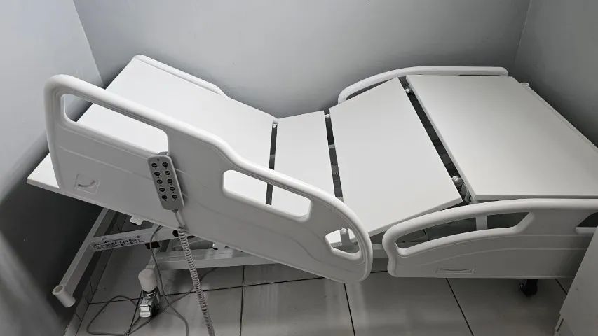 Cama HOSPITALAR  com colchão 