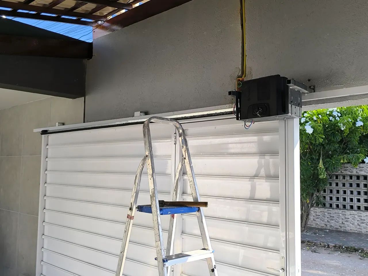 CERCA ELÉTRICA MOTOR DE PORTÃO CÂMERAS MANUTENÇÃO  - Foto 2