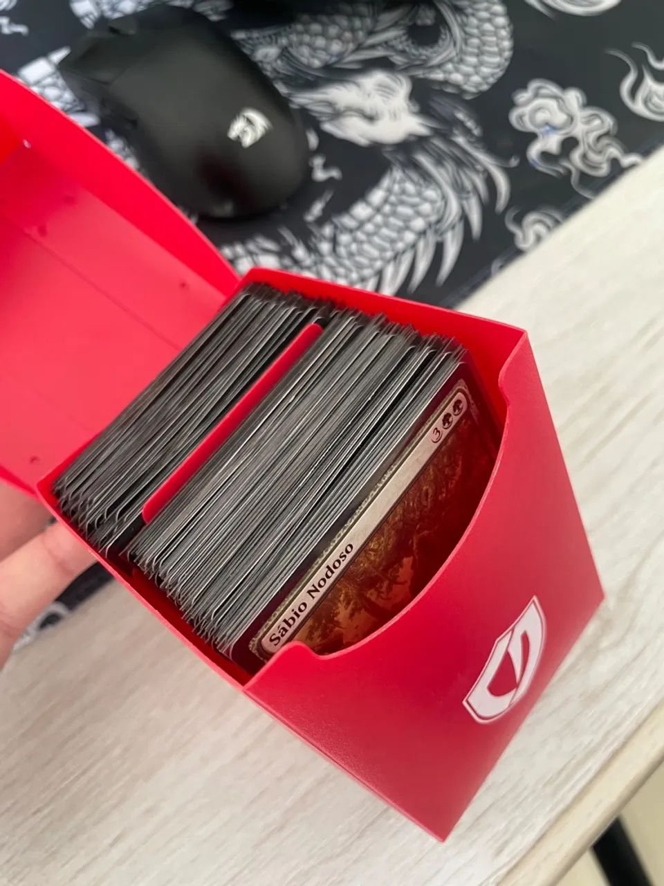 2 Decks Magic The Gathering - Verde e Vermelho + Sleeves + Deck Box - Foto 5