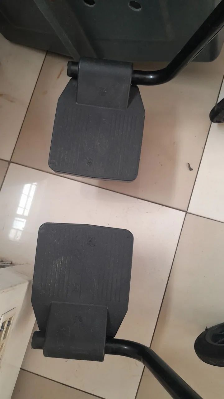 Cadeira de rodas usada ótimo estado  - Foto 4