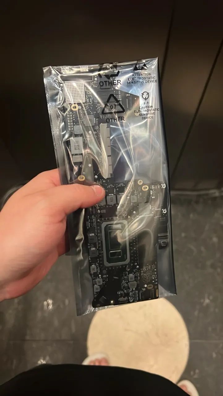 Placa Lógica (Mãe) Macbook Pro A1708 13 Polegadas 2017 i5 8GB