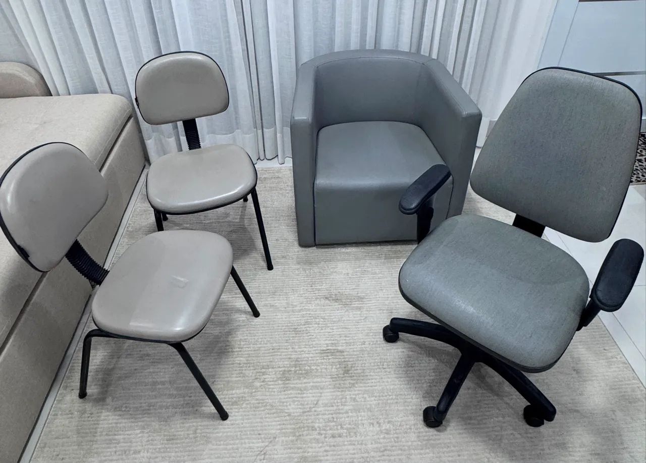 Kit de Cadeiras e Poltrona Cinza 