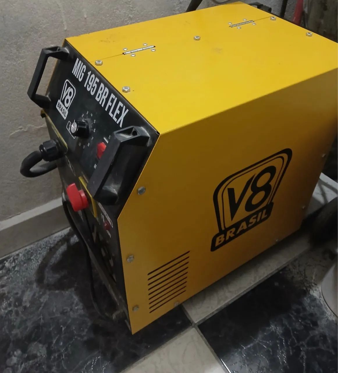 Solda mig semi nova modelo 195 BR Flex Marca V8 Brasil com cilindro de co2 + manômetro - Foto 2