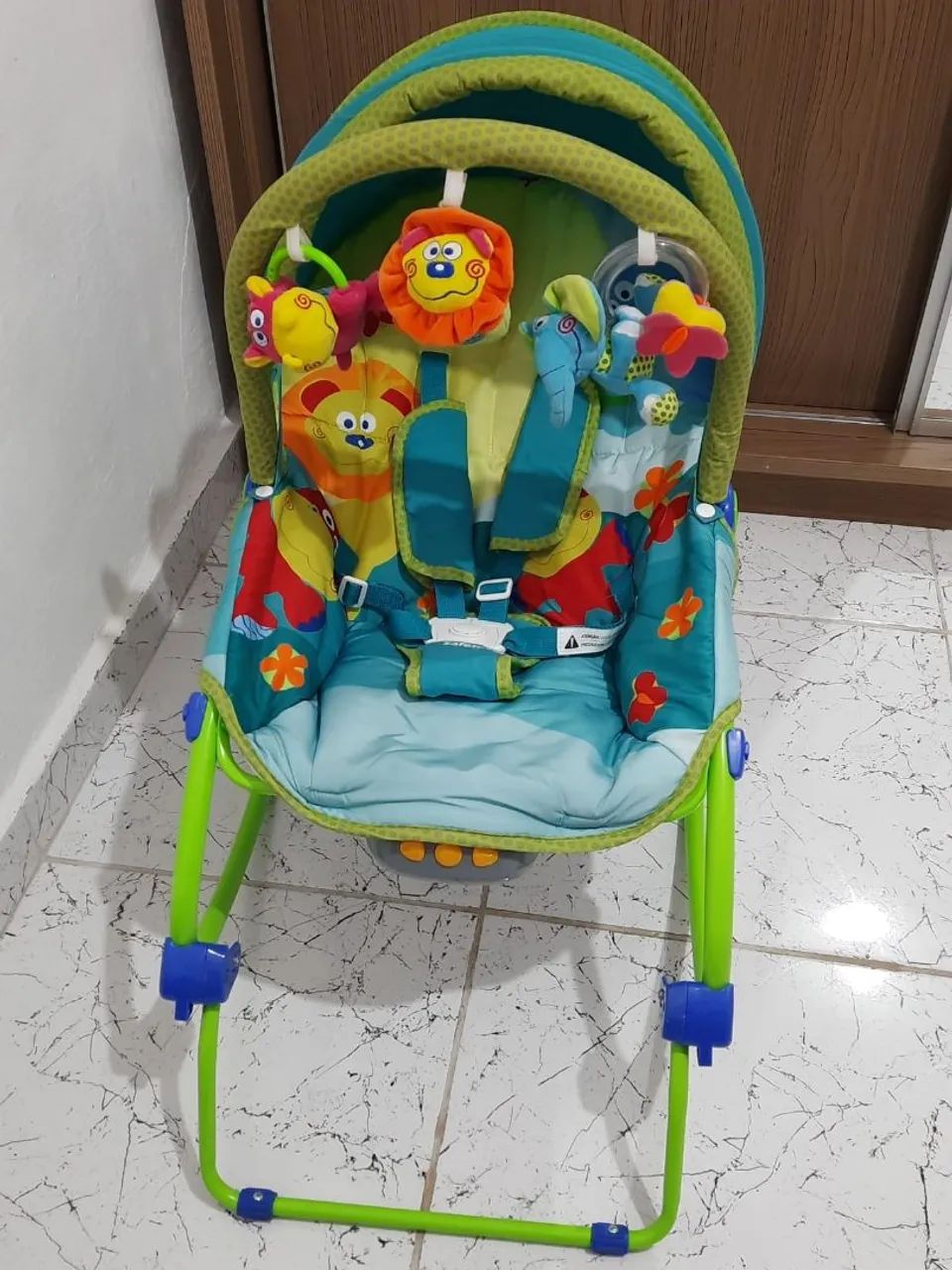 Cadeirinha de balanço musical - Foto 2