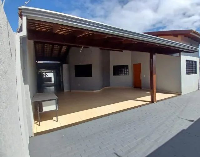Casa a Venda em Paranaguá com parcelas.