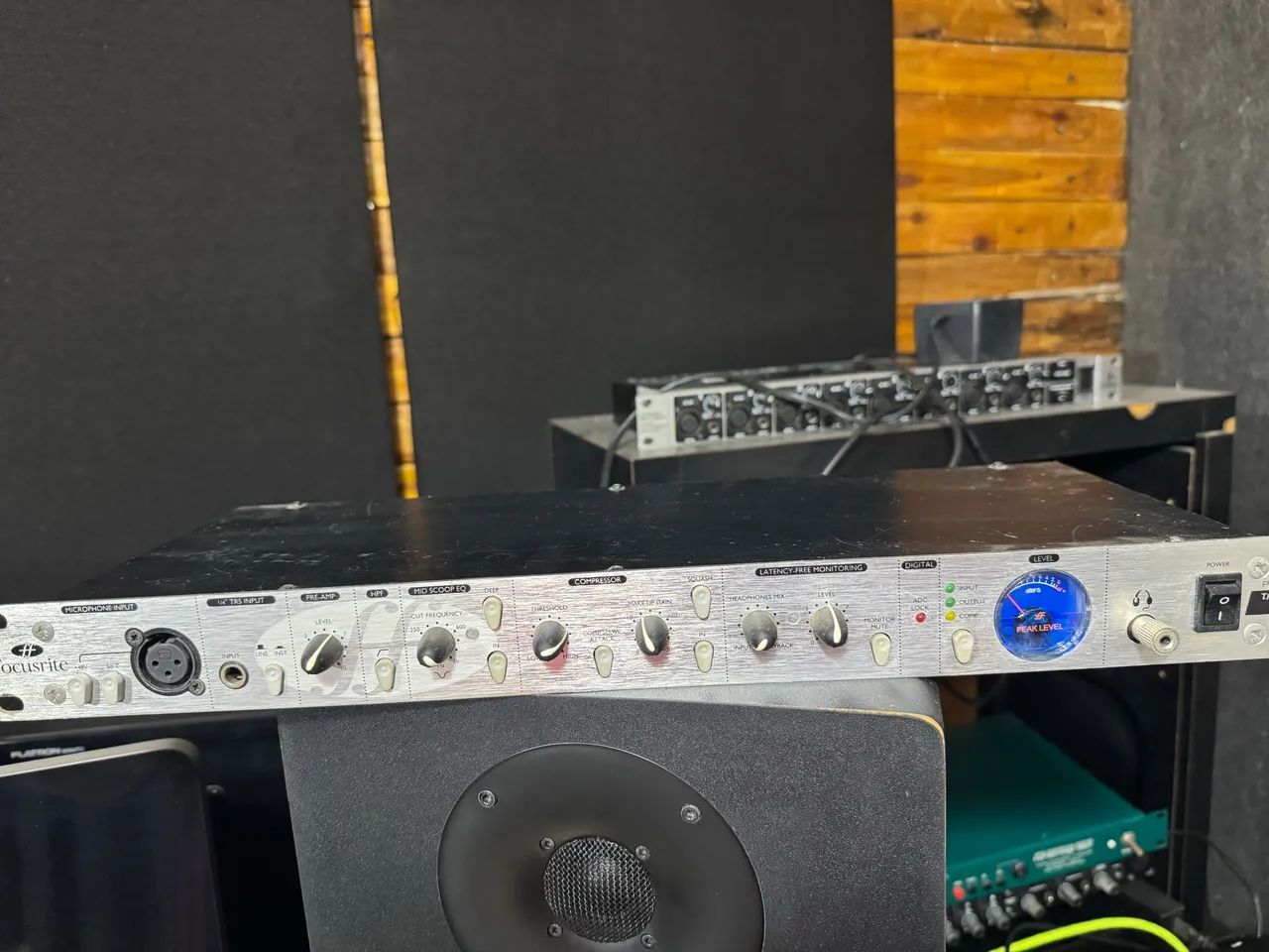 Channel Strip (Pré-amplificador de Microfone/Instrumento, Compressor Óptico e EQ Focusrite - Foto 2