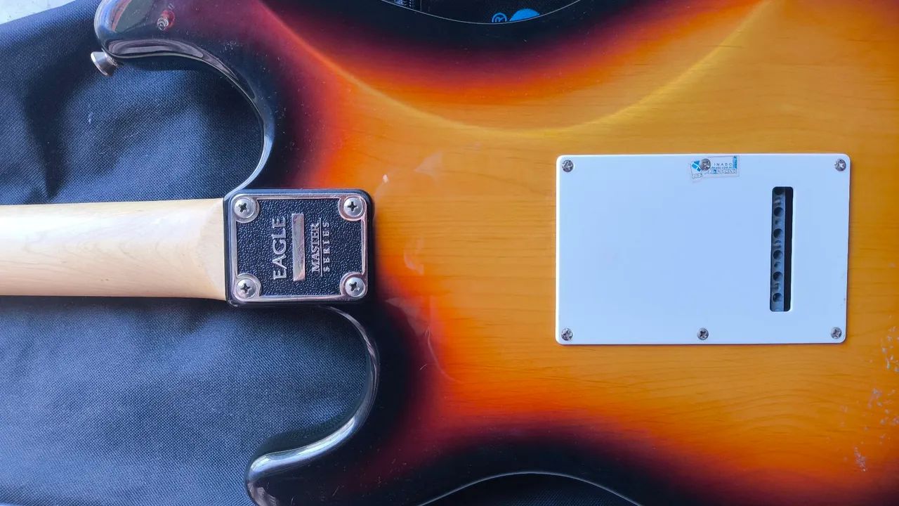 Guitarra Eagle Master Series + 2 pedais + bag - Foto 3