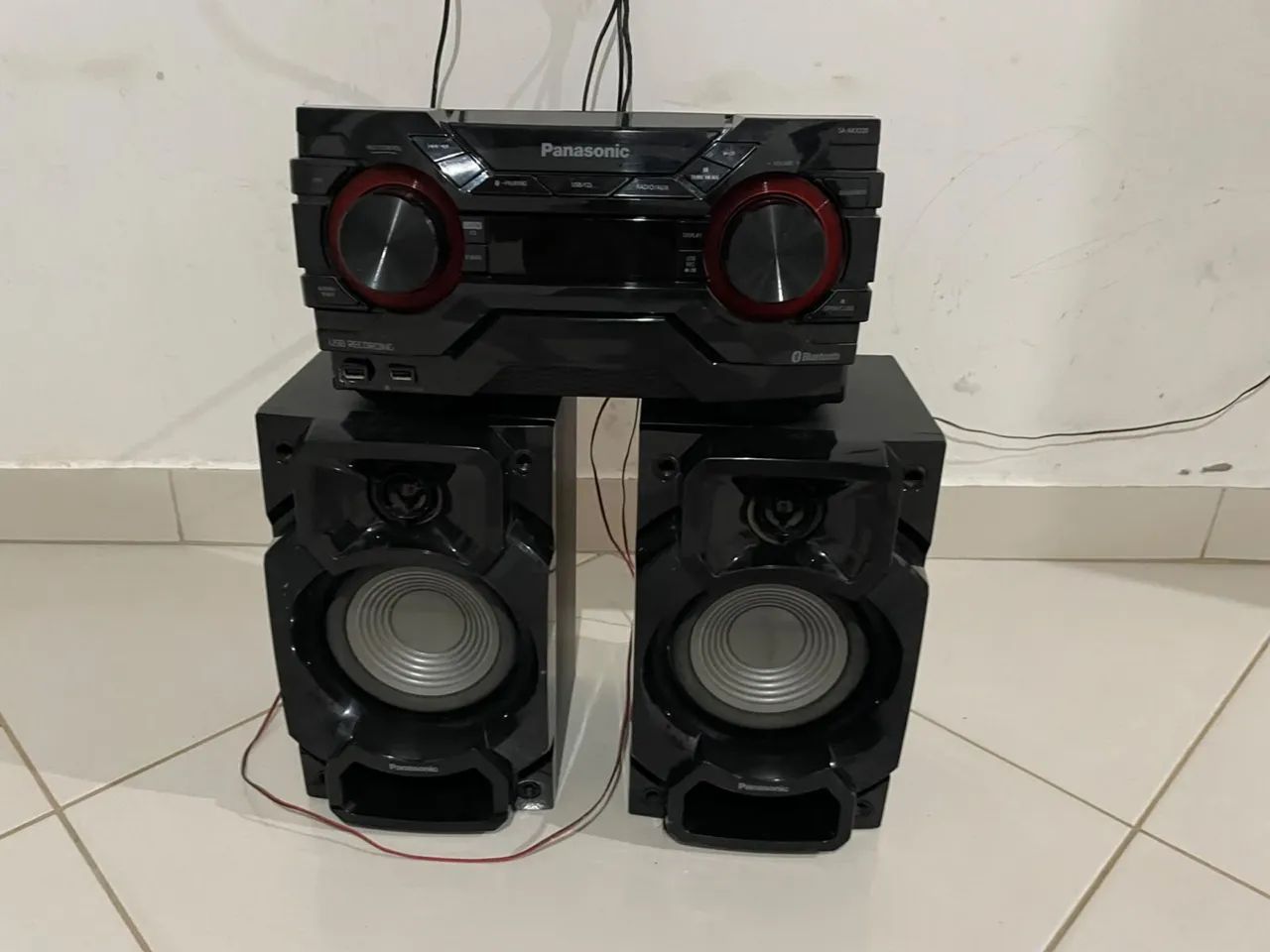 Som com duas caixas da Panasonic 