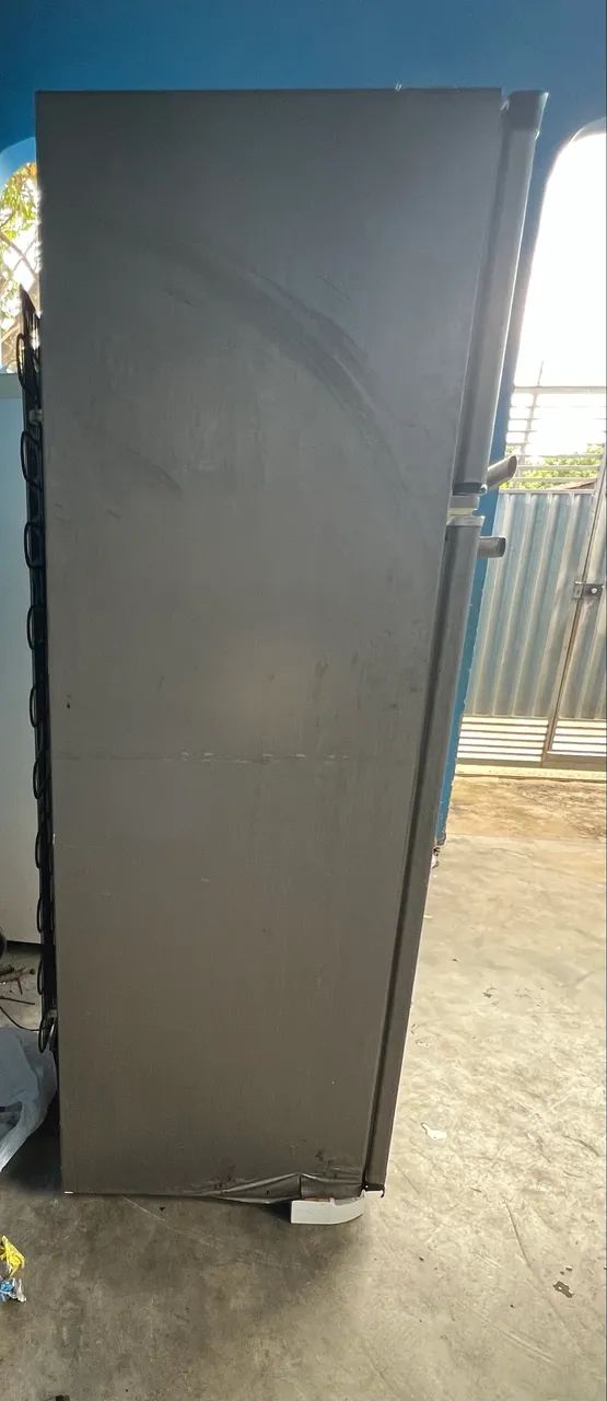 Vendo geladeira funcionando perfeitamente,quebra galho - Foto 3