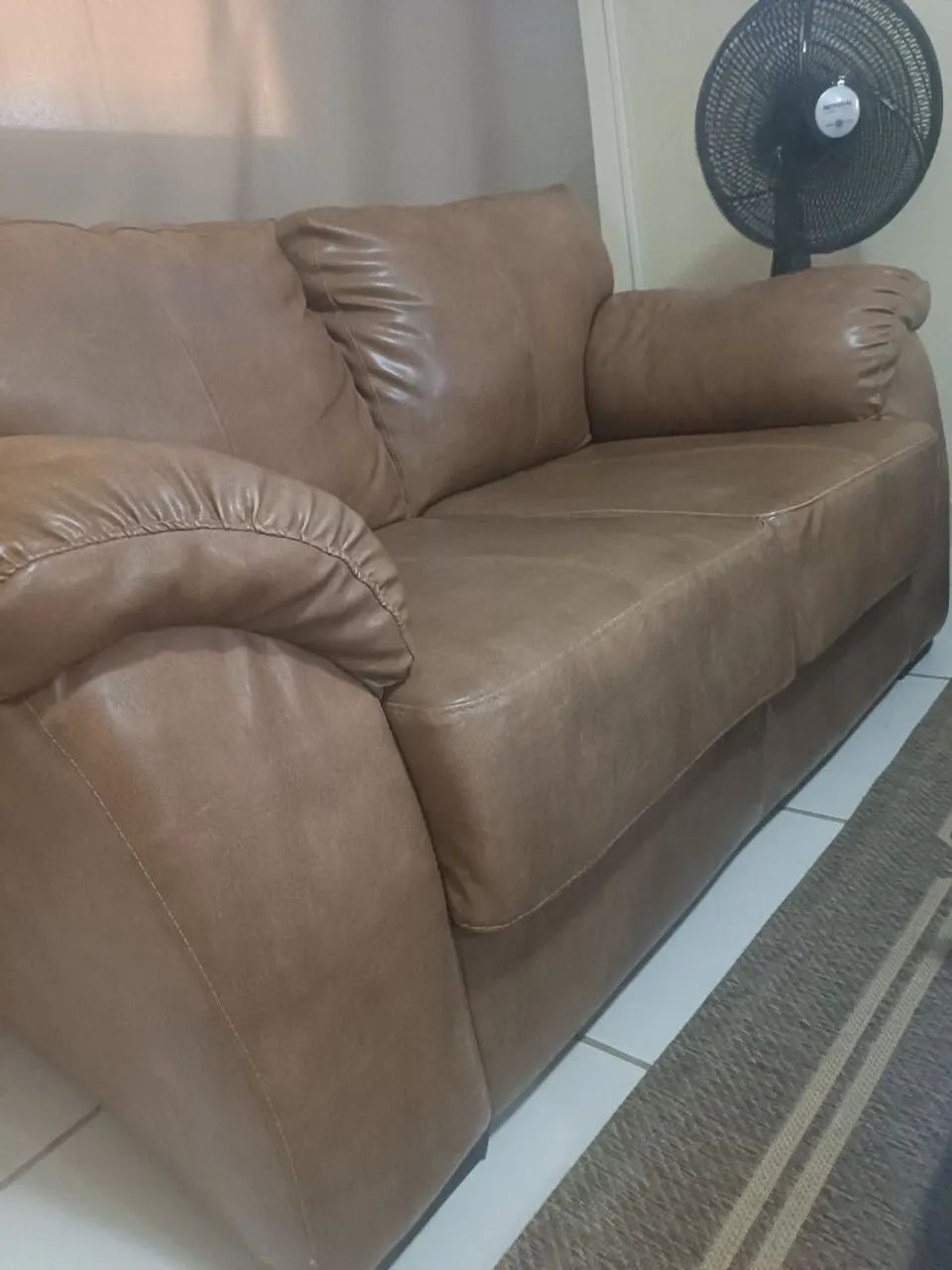 Vendo sofá dois lugares (Estofado novo) - Foto 3