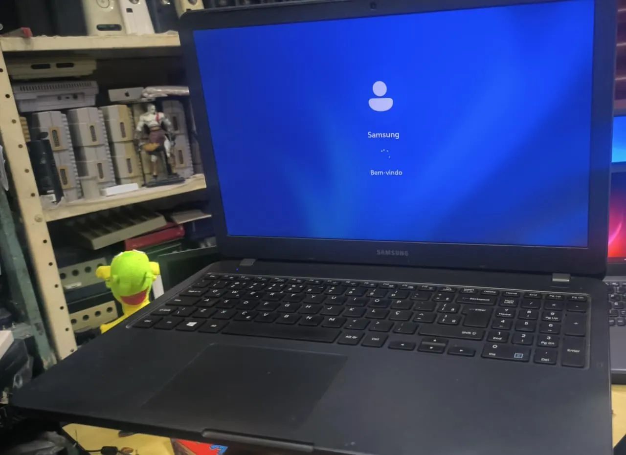 Notbook semi novo