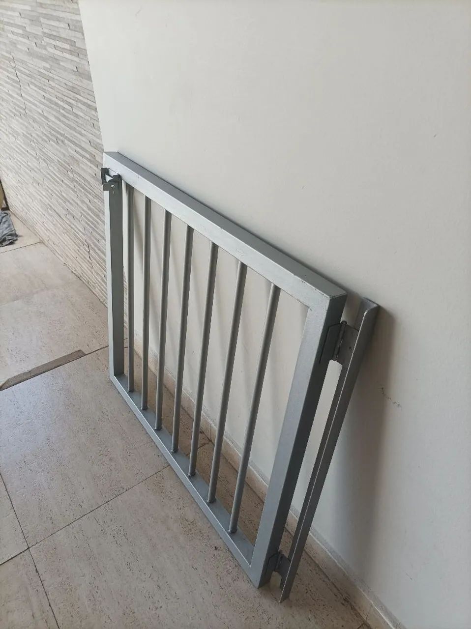 Grade de proteção de metal. Altura: 80cm. Comprimento: 89cm. Largura: 4cm. - Foto 2