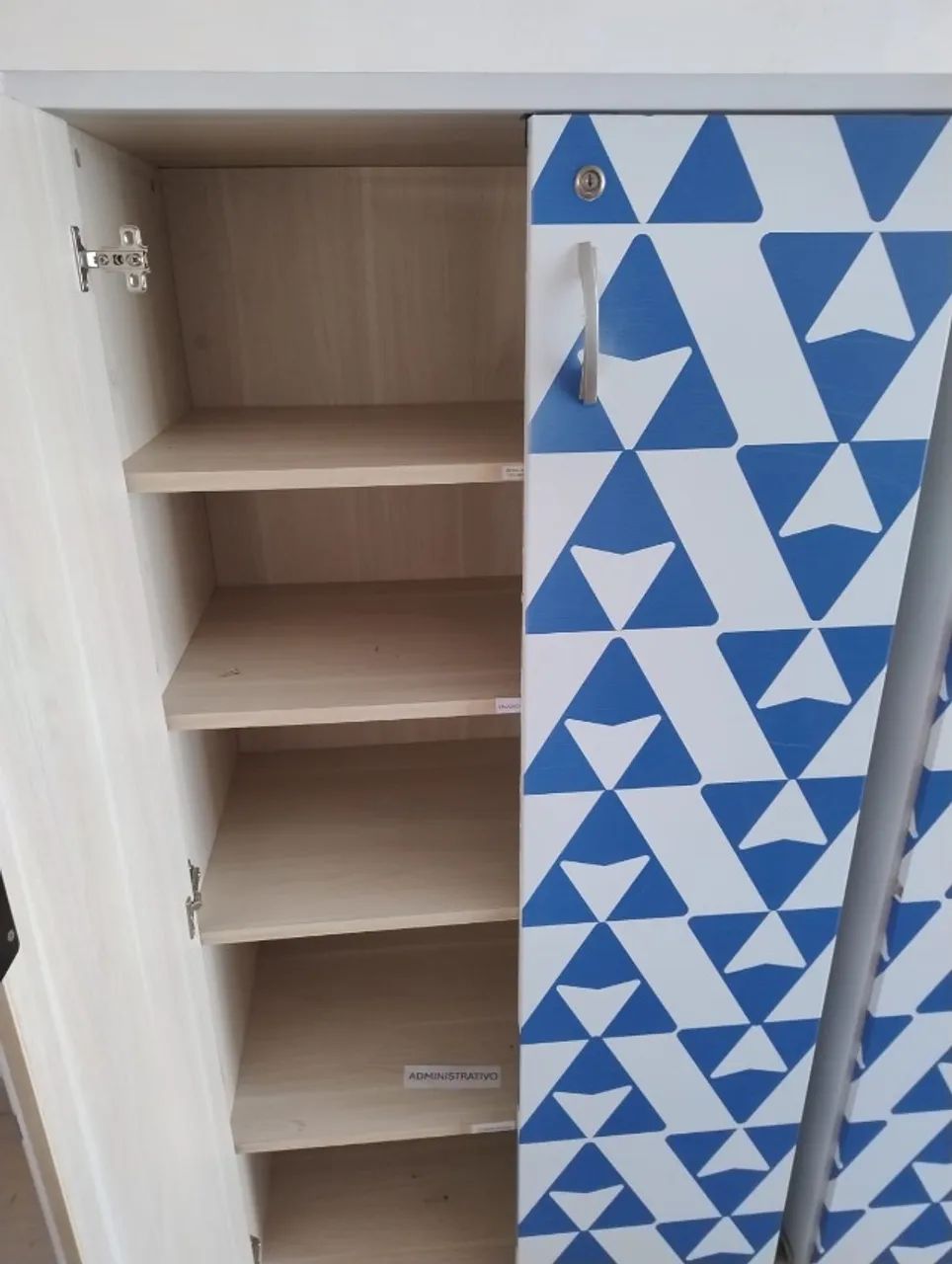 Vende-se 2 armários  de uso comercial - Foto 4
