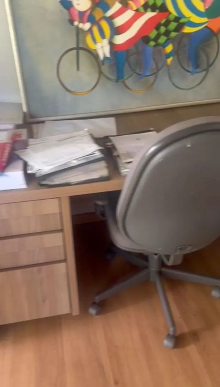 Vende se , móveis  de  escritório  com  cadeira 