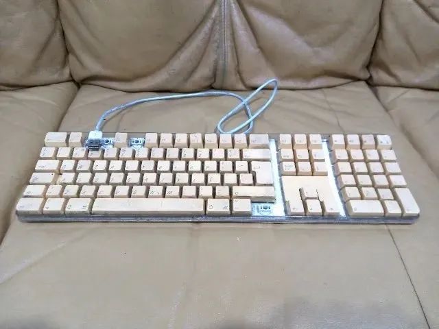 Teclado Apple USB de iMac ou Powermac, funcionando porem feio