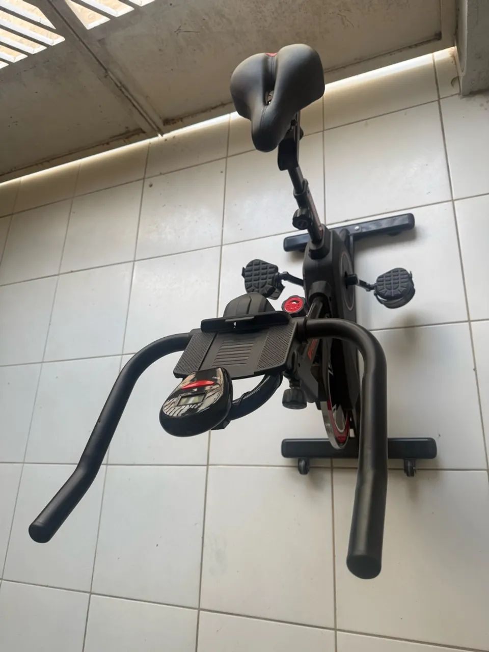 Bicicleta Ergométrica + Halteres 
