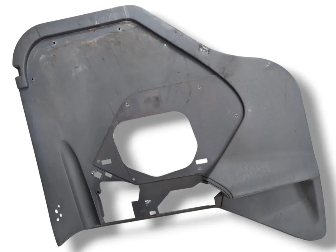 Acabamento forro porta esquerda Volvo VM 330 2021 2022 