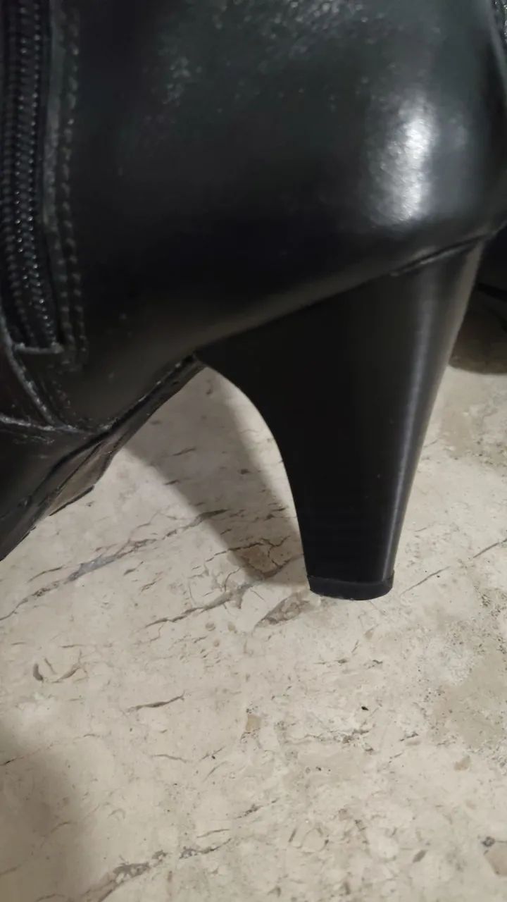 Bota em couro preta  - Foto 2