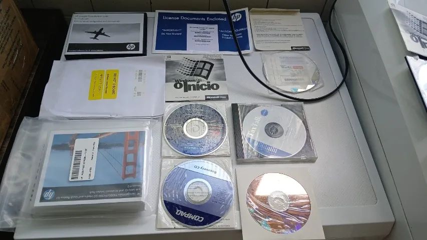 LOTE DE CDS E LICENÇAS WINDOWS ANTIGO