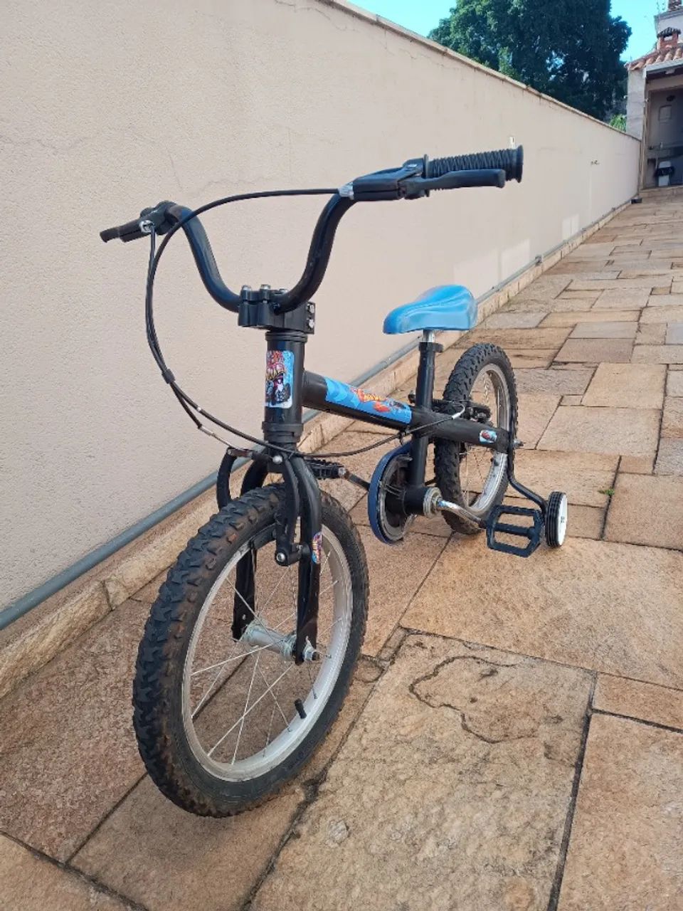 Bicicleta infantil aro 16 com rodinhas e pneus novos - Foto 3