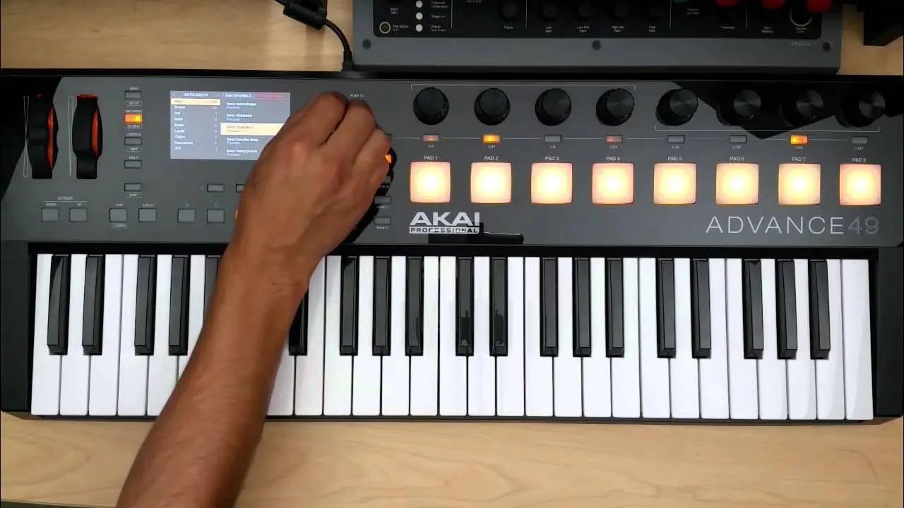 Controlador AKAI advanced 49 teclas nono zero  - Foto 2