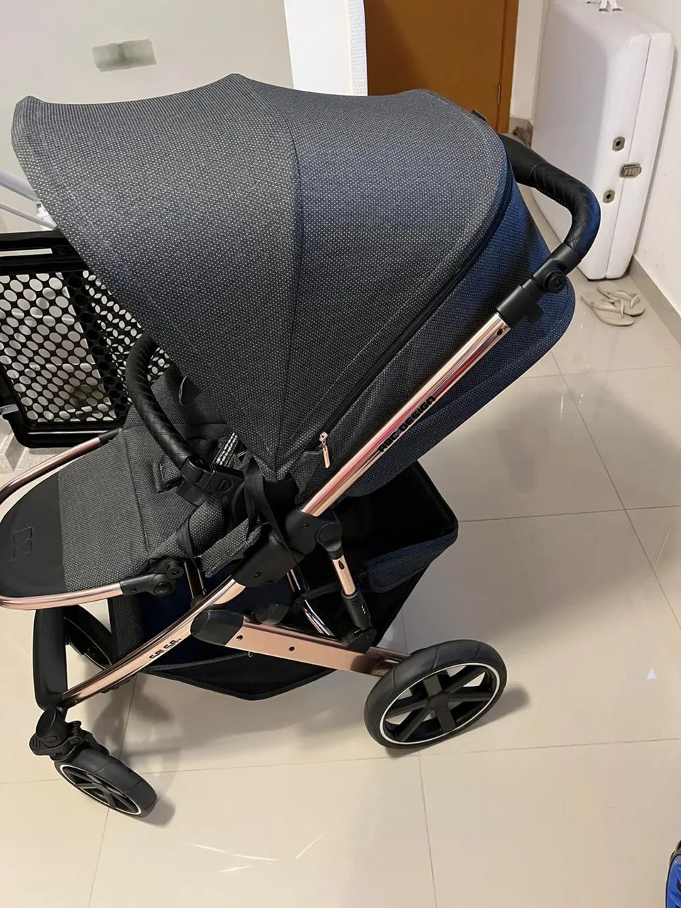 Carrinho de bebê luxo impecável 