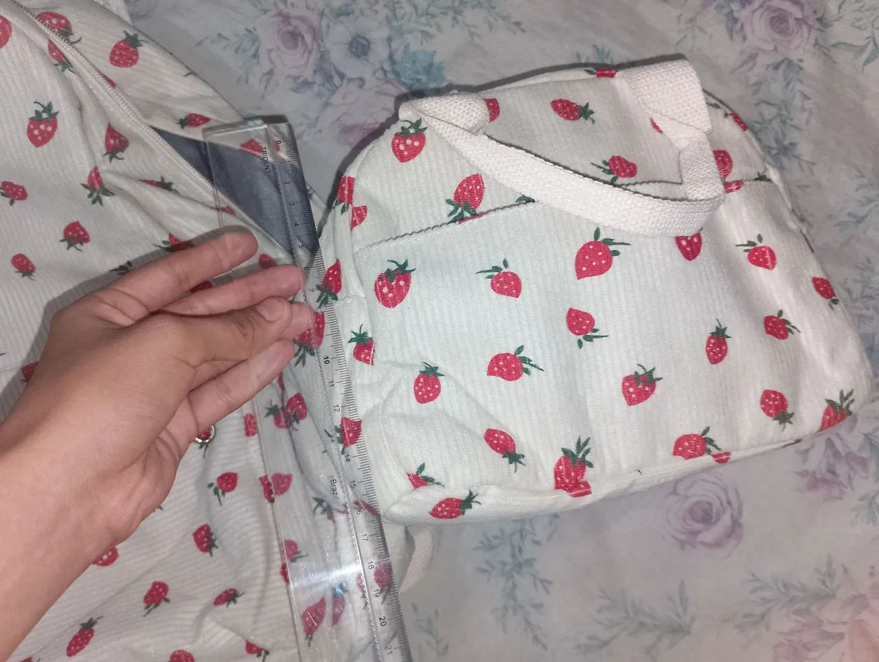 Mochila de morango ? e bolsa pra levar comida ? - Foto 5