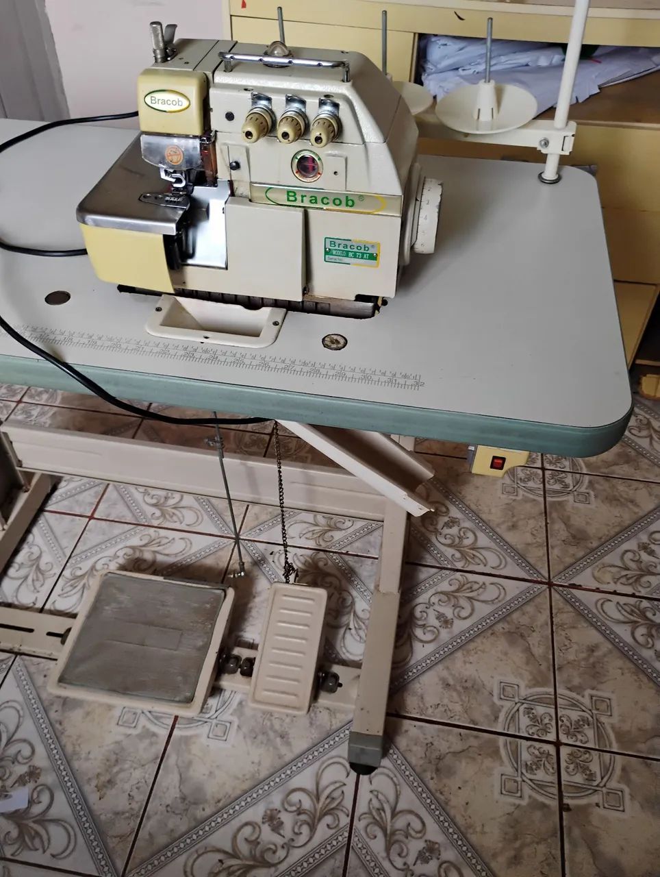 Máquina overloque. - Foto 4