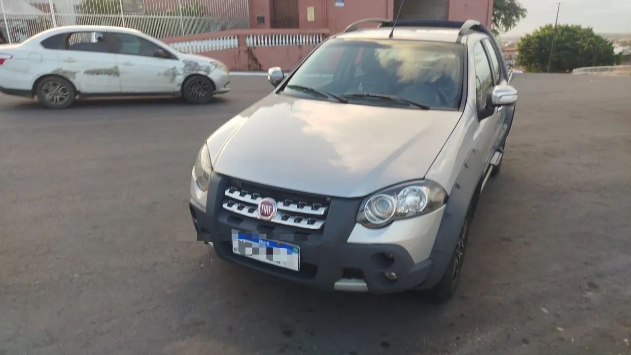 Fiat Strada Adventure1.8/ 1.8 Locker Flex CD 2012 - Foto 2