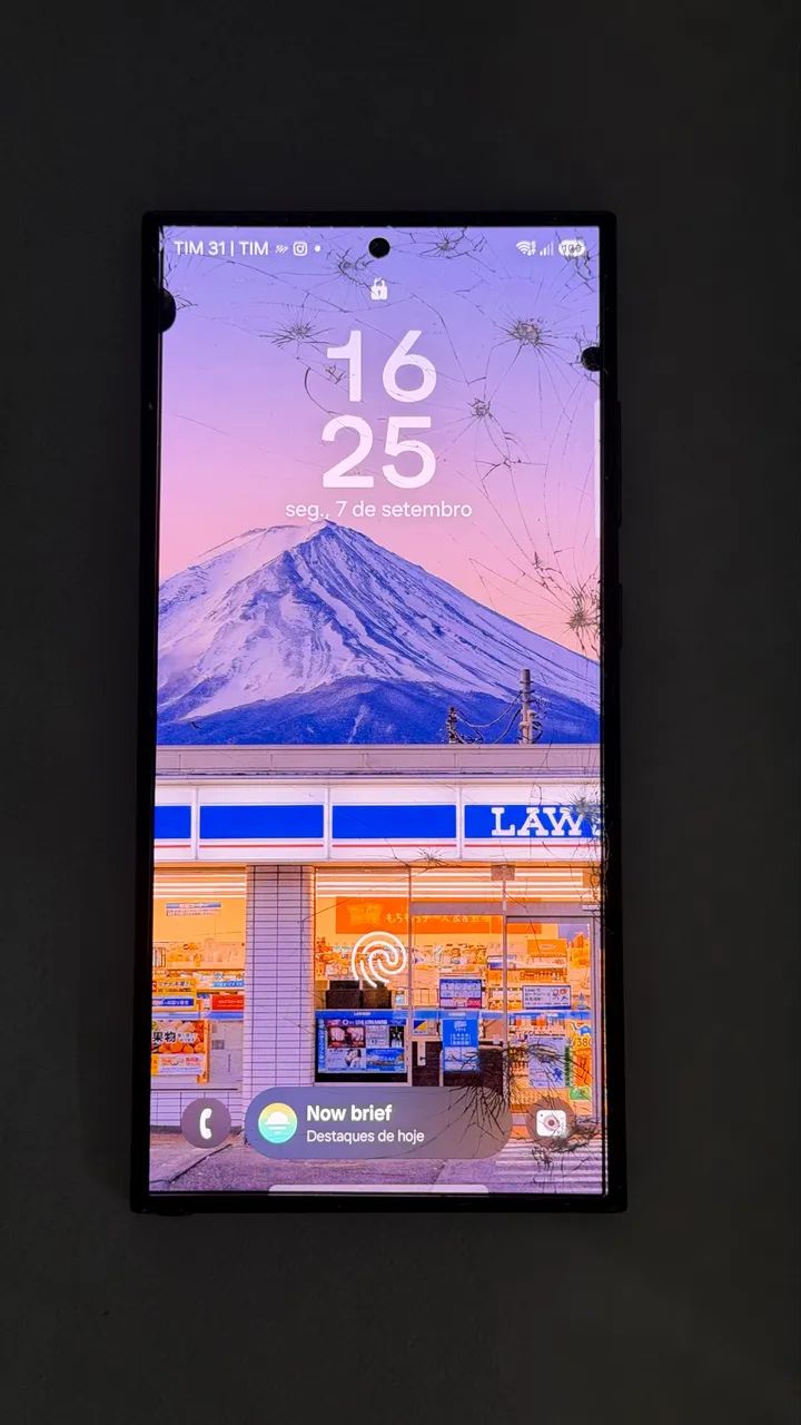 Tela S24 Ultra com detalhes. 