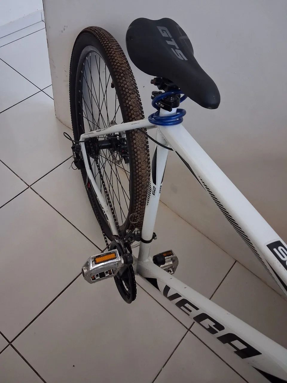 Dando uma bicicleta  seminovo nova  - Foto 3