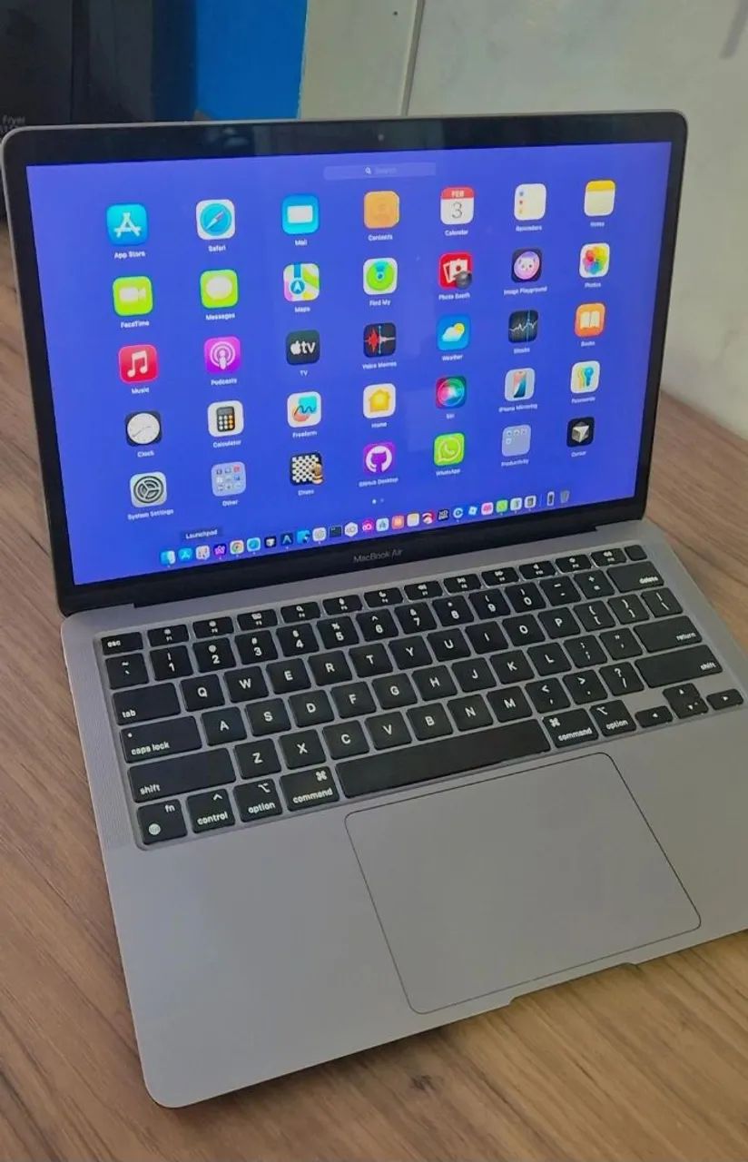 MacBook Air M1 - 512GB SSD / 8GB RAM / CPU 8 cores / GPU 8 Cores