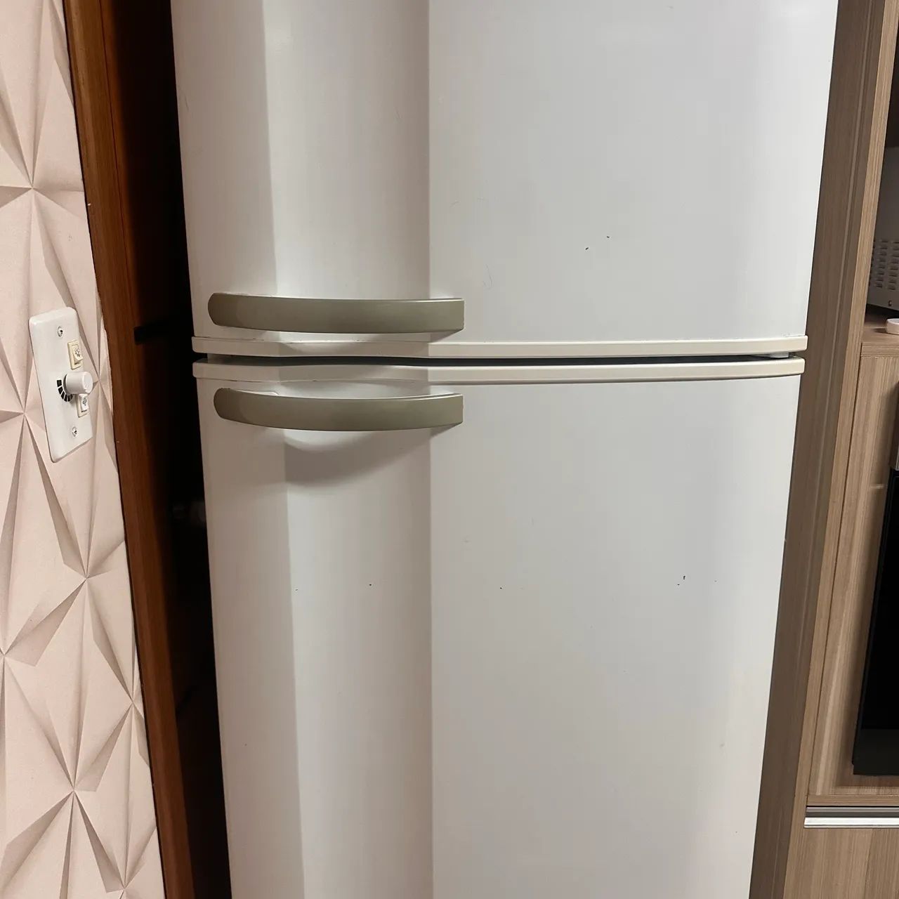 Doa-se Geladeira 220v