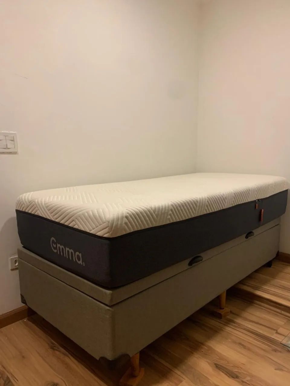 Cama Emma solteiro com baú