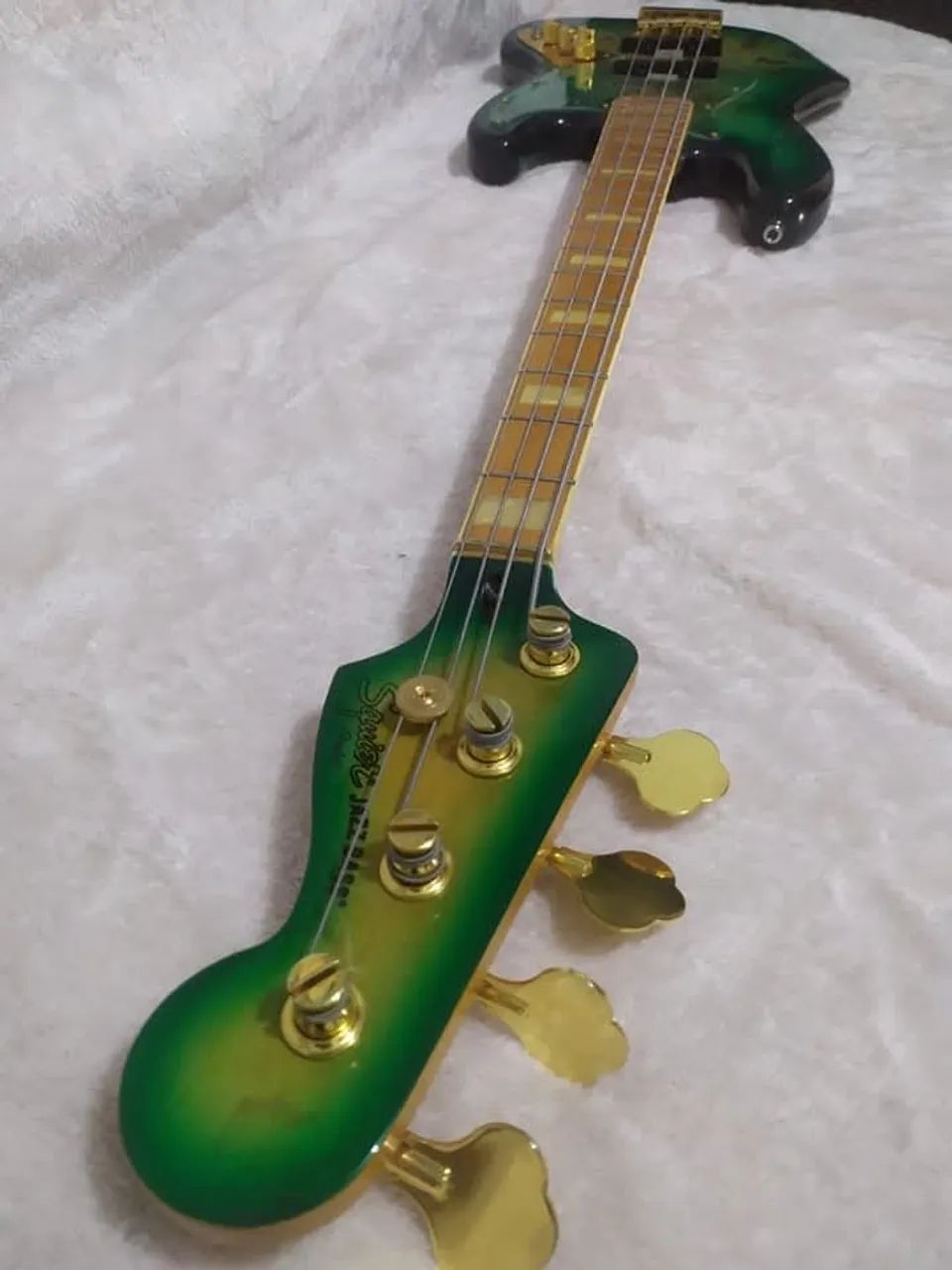 Baixo customizado 4 cordas