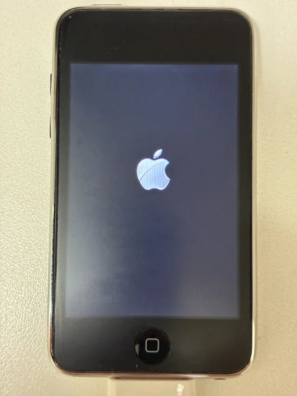 iPod Touch 3ª Geração 32GB (A1318) ? Funcionando, com capa original Agent 18