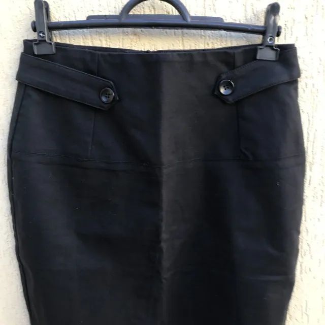Saia Midi Modelagem Justa Preta Da Marca Unique Chic - Foto 3