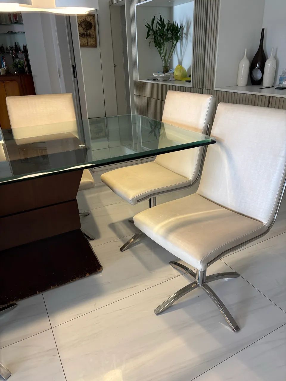 Conjunto de mesa e cadeiras - Foto 2