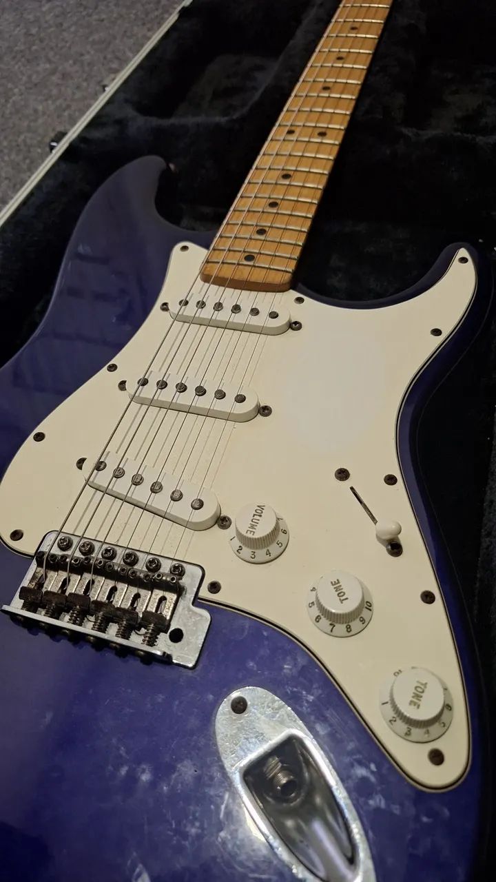 Guitarra Fender Stratocaster Mexicana c/case - Foto 2