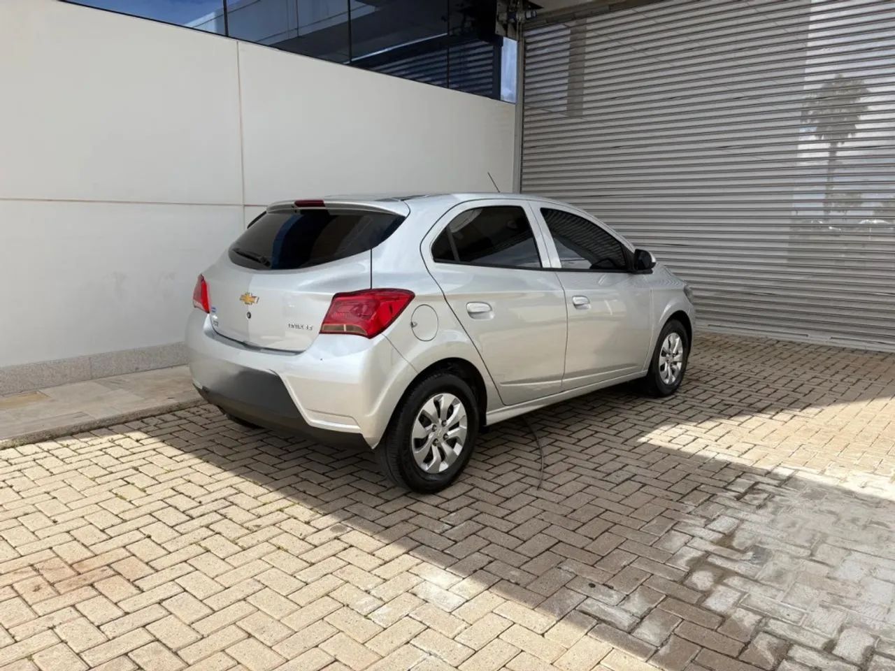 Chevrolet Onix Hatch LT 1.0 8V Flexpower 5P Mec. 2017 - Foto 5