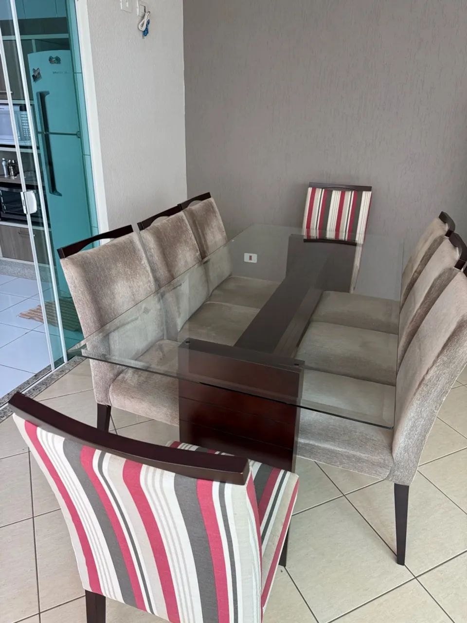 Mesa de jantar com 8 cadeiras  - Foto 2