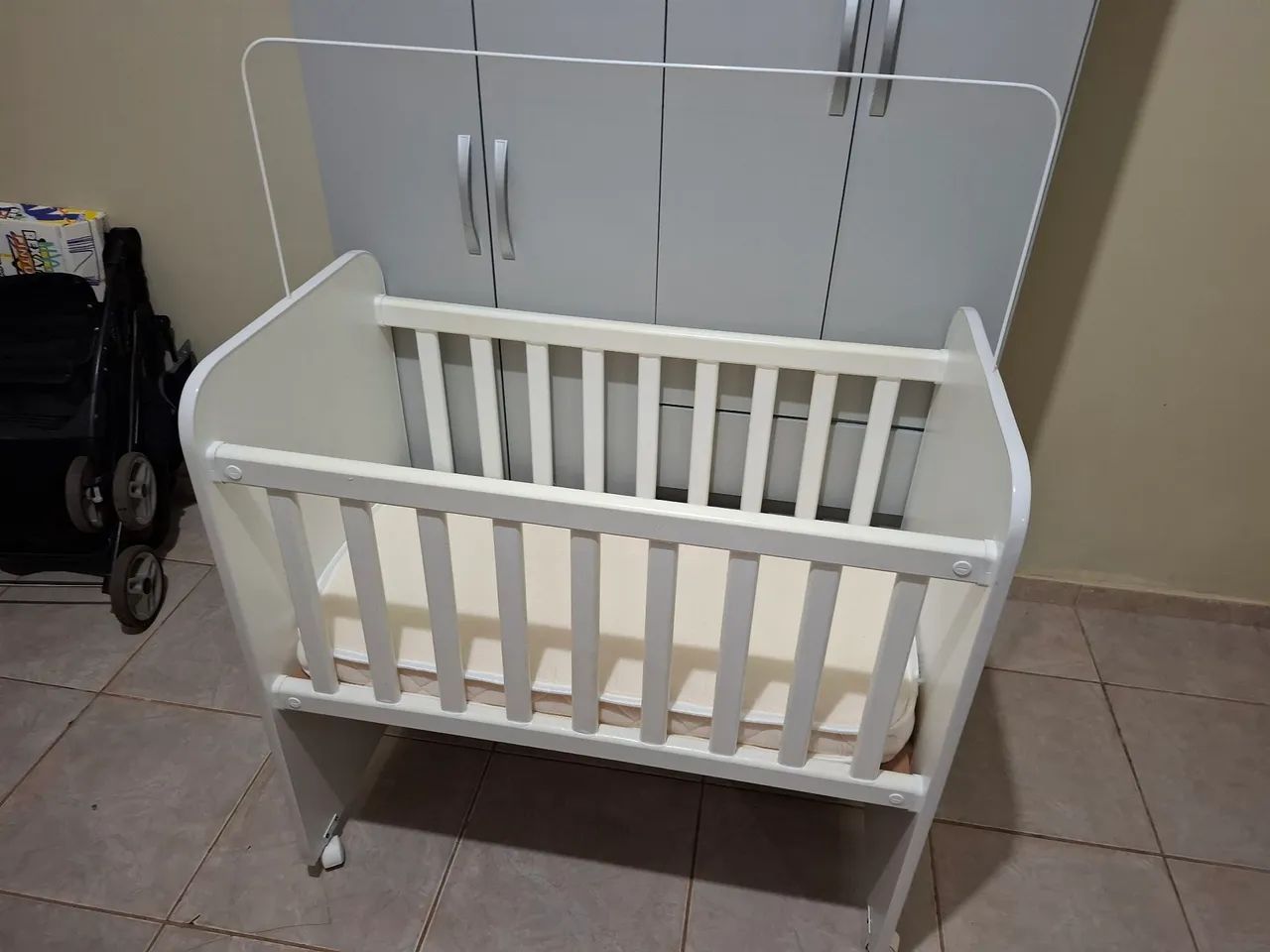 Baby crib64994172425859122
