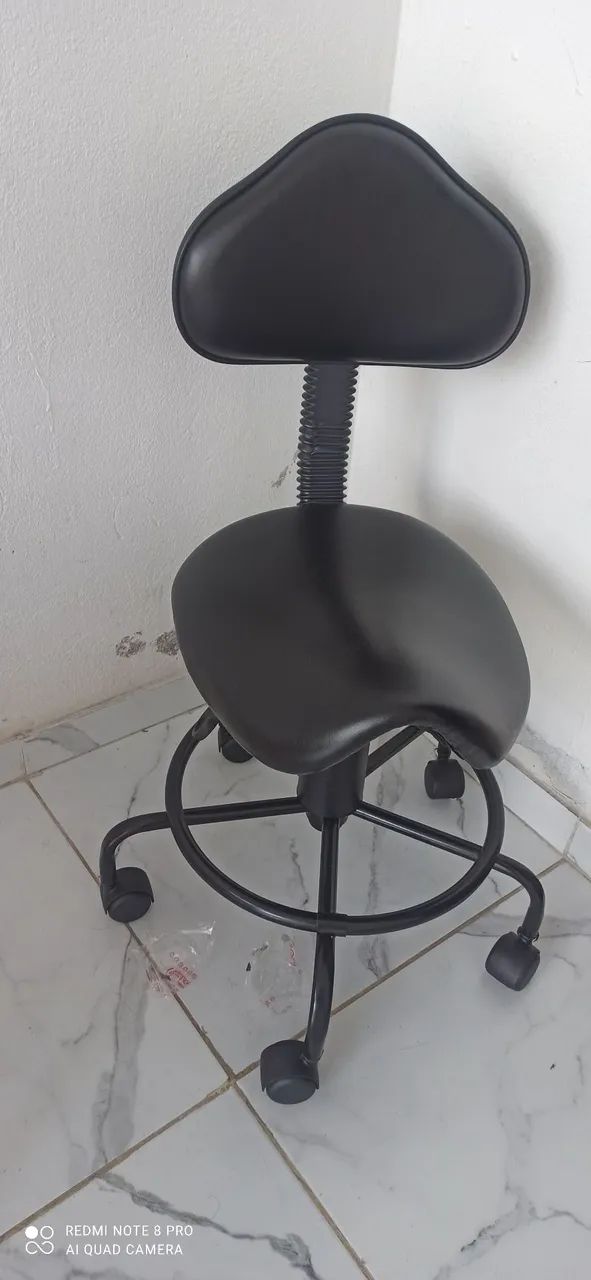 Maca de estética e cadeira sela 